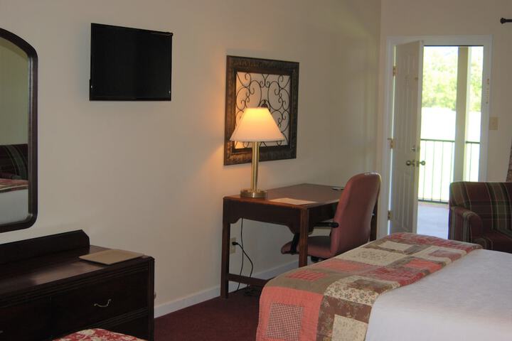 The Golf Inn at QC Resort and RV