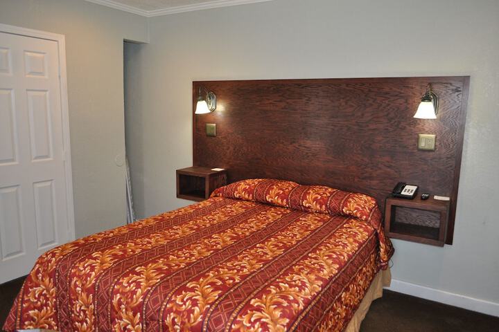 Room 10 of 19