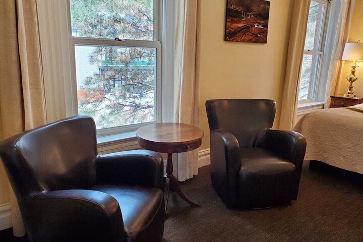 Room 102 of 126