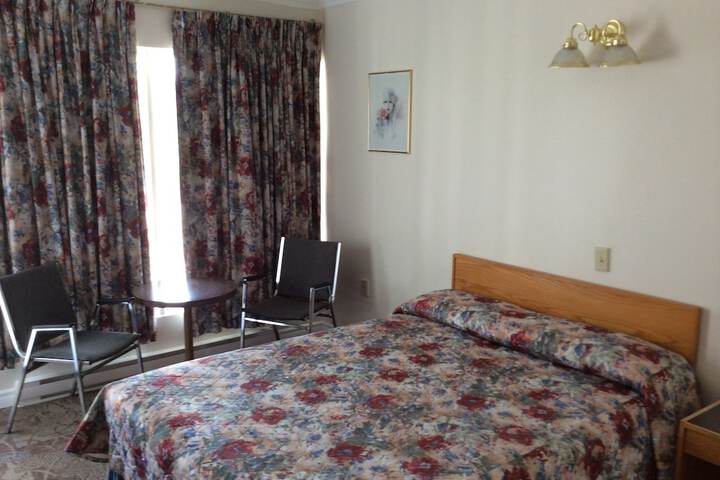 Room 6 of 14