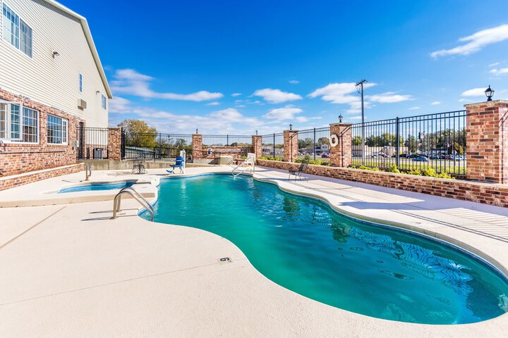 Pool 4 of 15