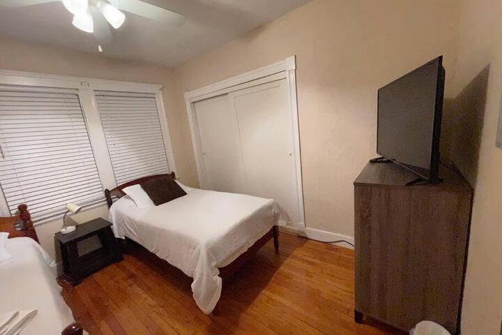 Cozy Large House close to TUFTS / Harvard/MIT 4BR