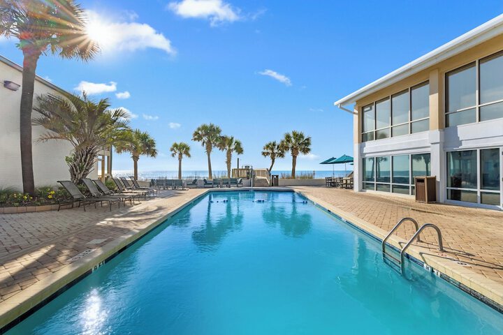 The Oceanfront Litchfield Inn