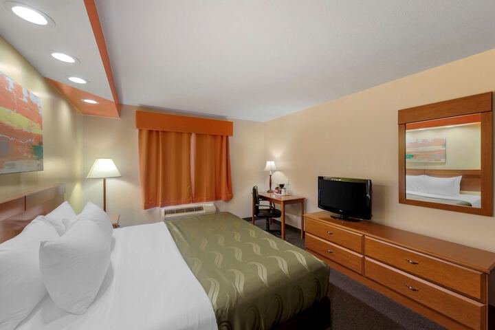 Room 17 of 40
