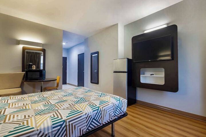 Room 12 of 25