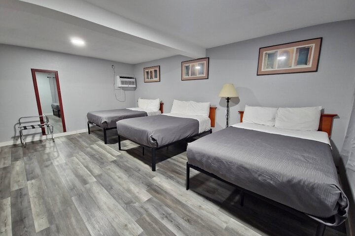 Room 3 of 17