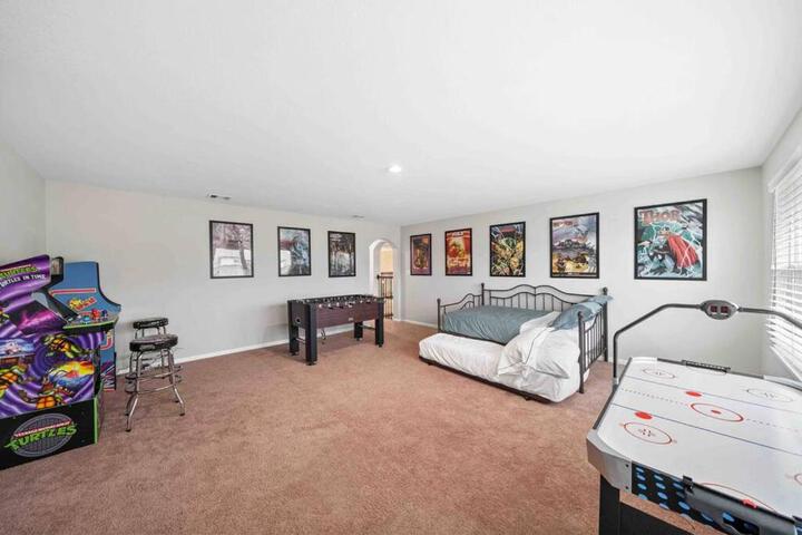 Houston House Sleeps 16~Arcade Style Game Room