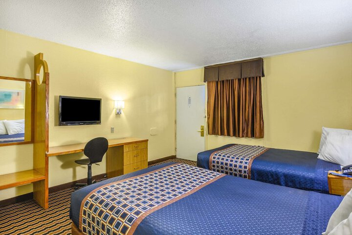 Room 22 of 35