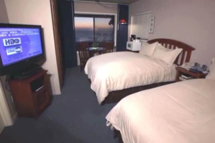 Room 10 of 25