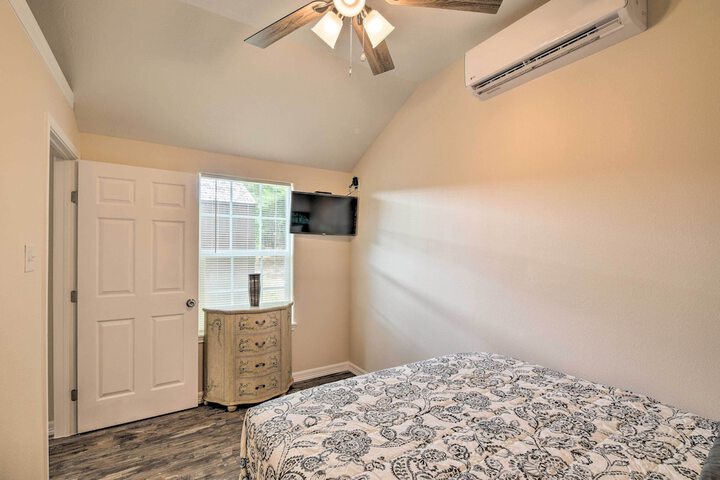 Stylish Woodville Cabin: Fishing Dock Access!