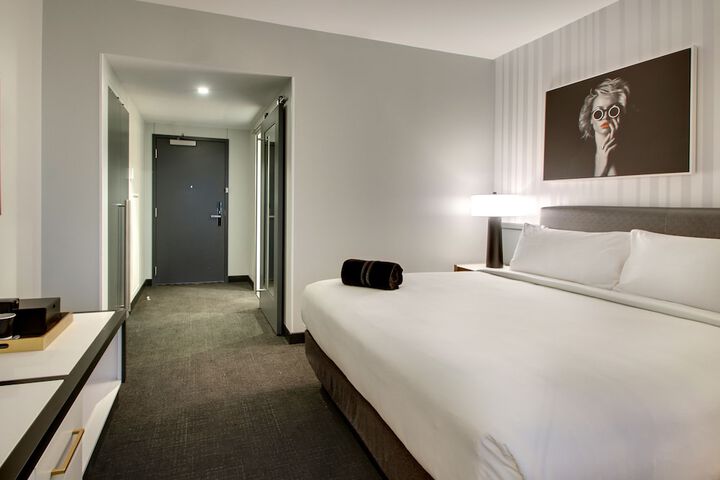 The Rose Chicago Tapestry Collection by Hilton