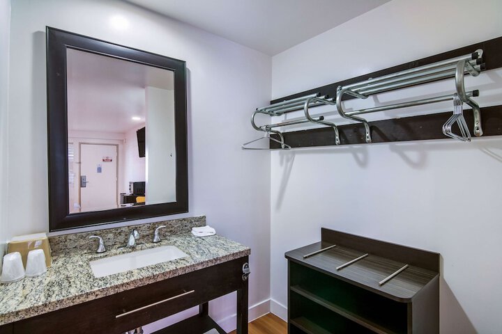 Room 20 of 27