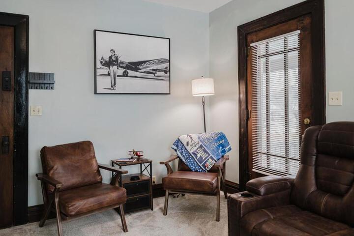 Sr Pilot Earhart Hangar Suite 2 br K & Q, 1 Ba