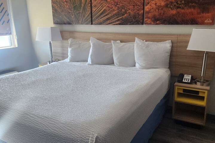 Room 102 of 143