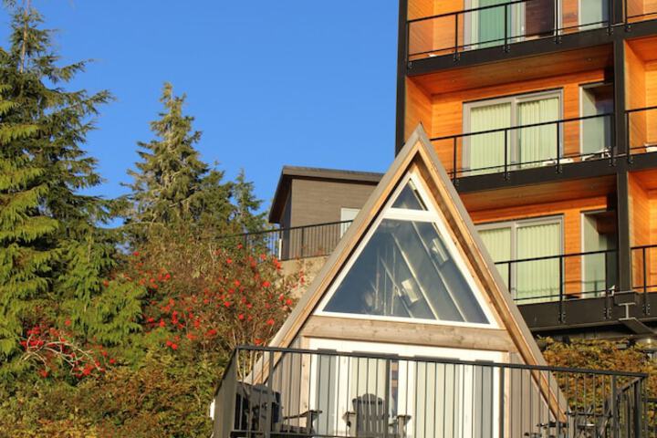 Duffin Cove Oceanfront Lodging