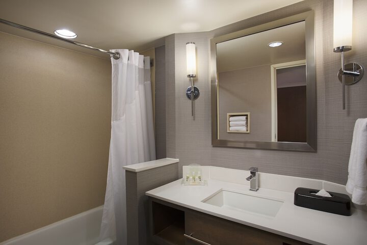 Room 9 of 32