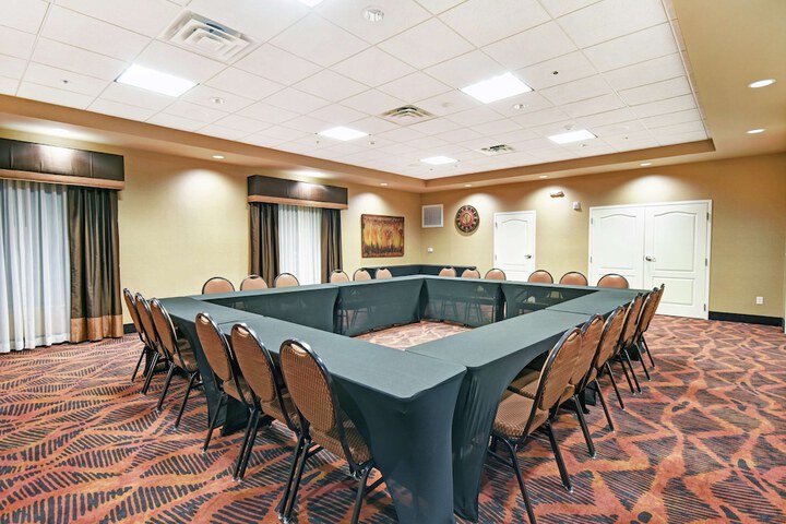 Hampton Inn & Suites Milwaukee / Franklin