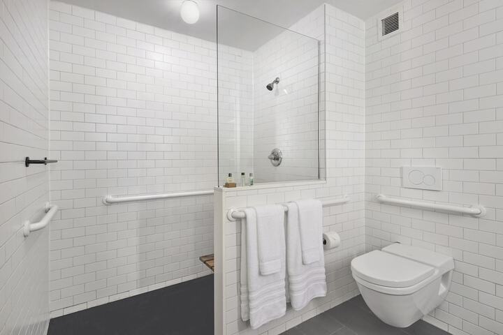 Room 16 of 25