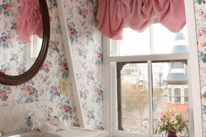 Room 76 of 128