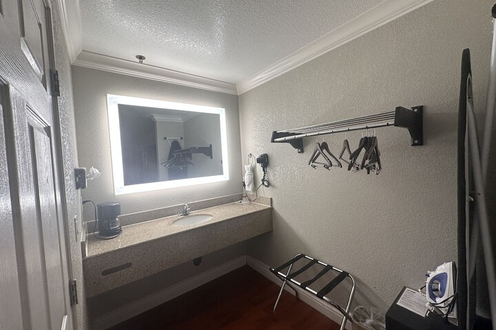 Room 45 of 62