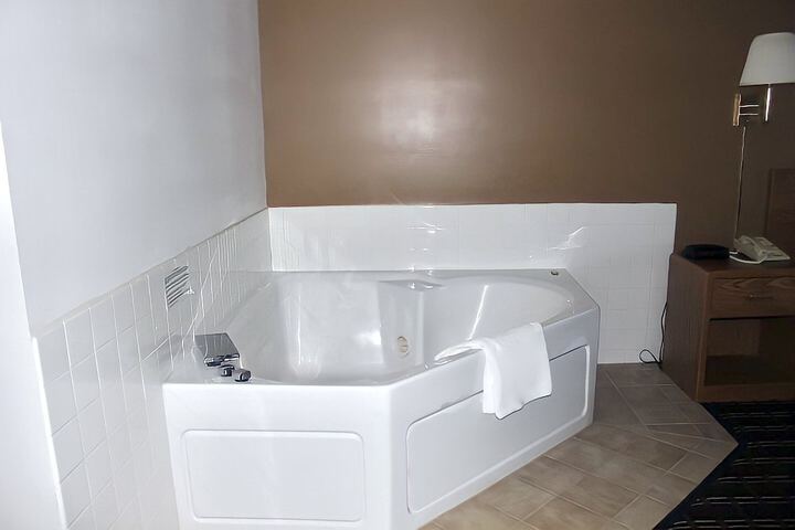 Hot Tub 36 of 37