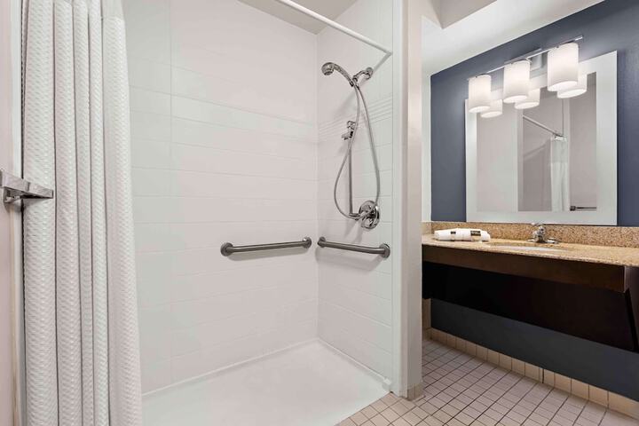 Room 10 of 25