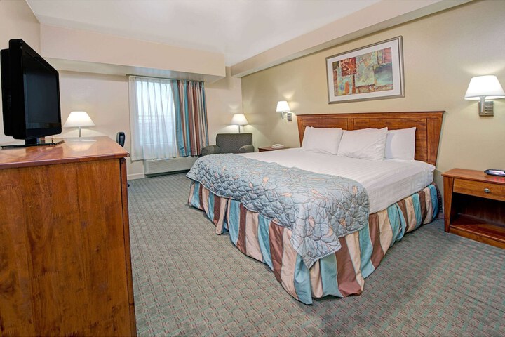 Room 12 of 17