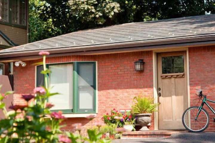 B. F. Hiestand House Bed & Breakfast