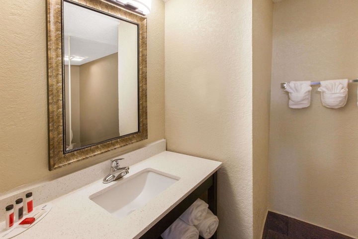 Room 4 of 20