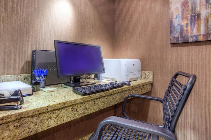 Business Center 66 of 68