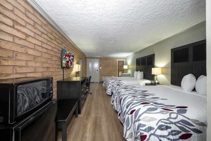 Room 11 of 29