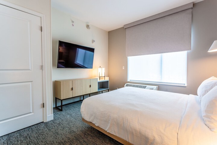 Room 62 of 82