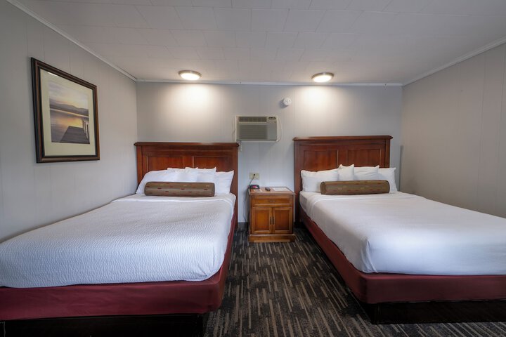 Scottys Lakeside Resort
