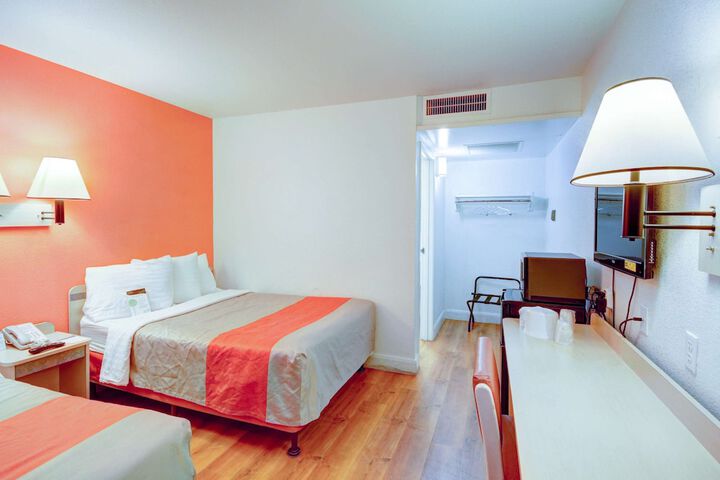 Room 40 of 49