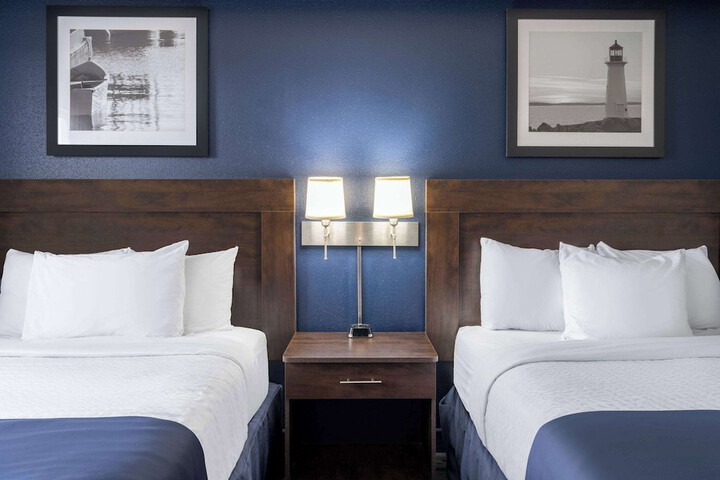 Room 10 of 28