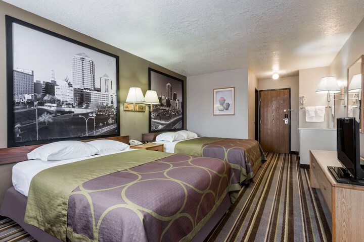 Room 13 of 19