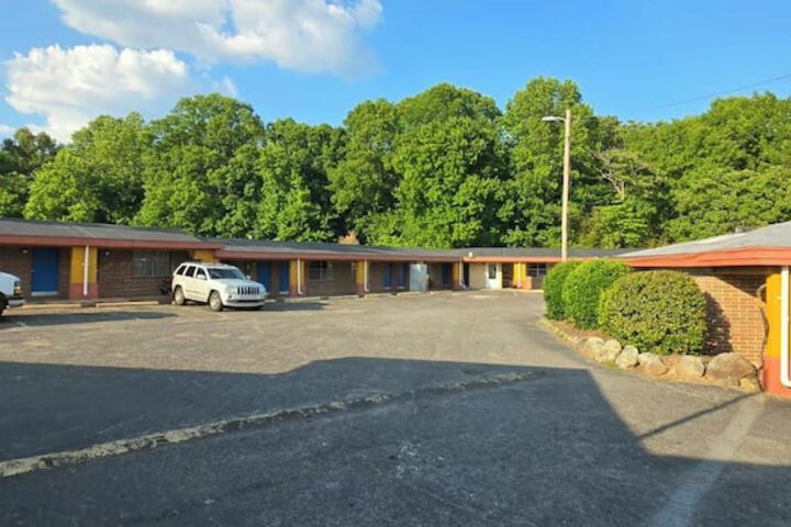 Lion Inn Albemarle by Hotel O Near US 52
