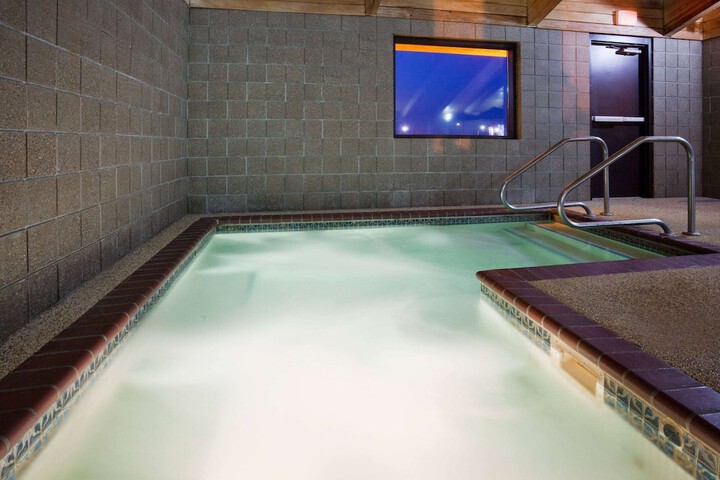 Pool 4 of 25