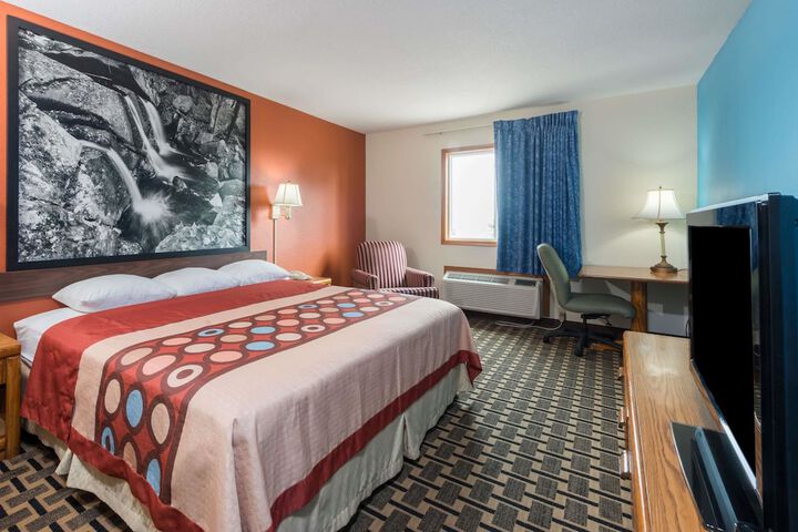 Room 7 of 18