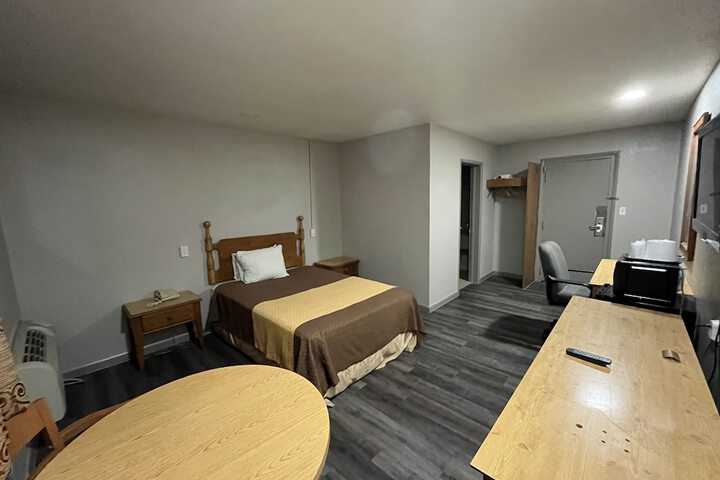 Room 7 of 16