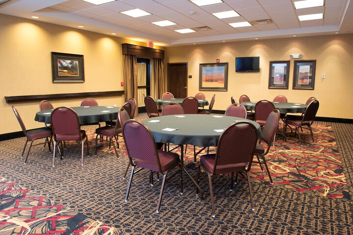 Hampton Inn & Suites Bismarck Northwest