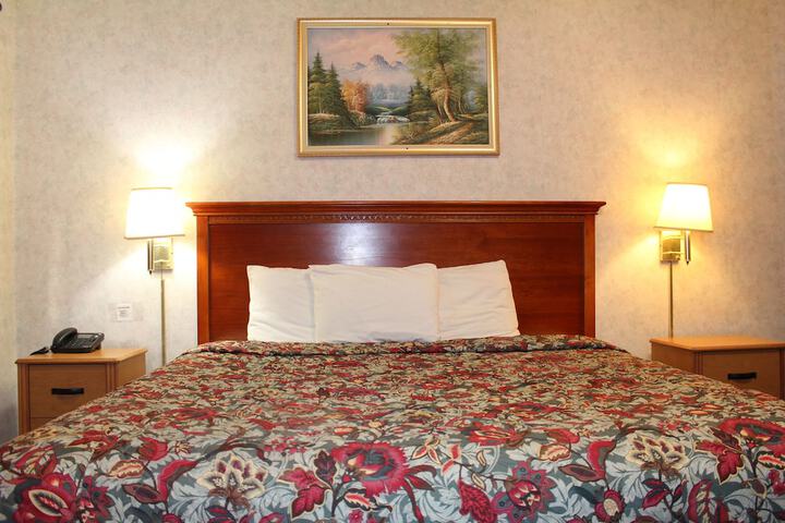 Room 11 of 28