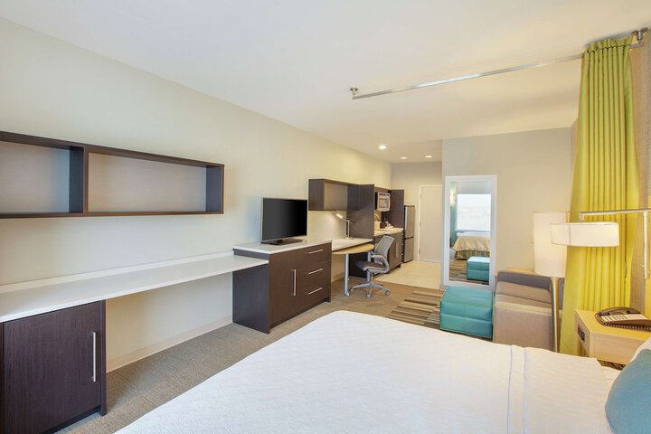 Room 13 of 34