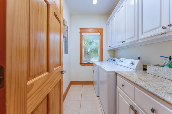 Riverfront Carrabelle Home w / Furnished Patio!