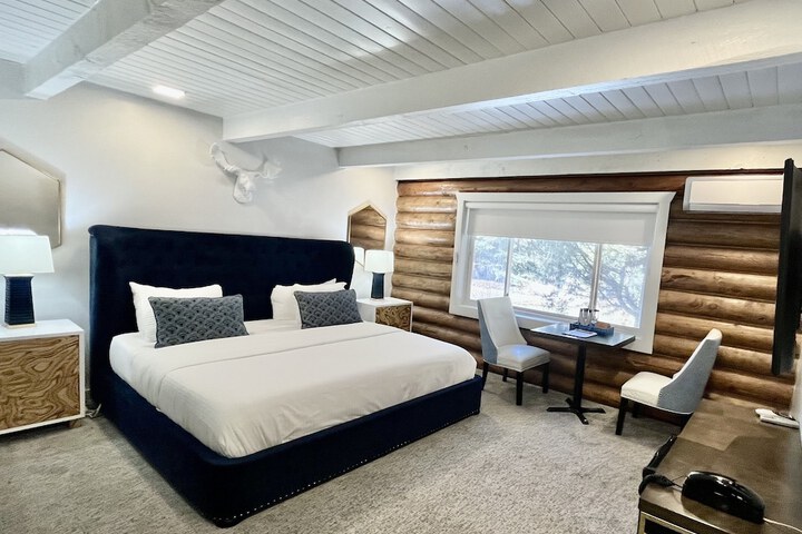 Room 42 of 51