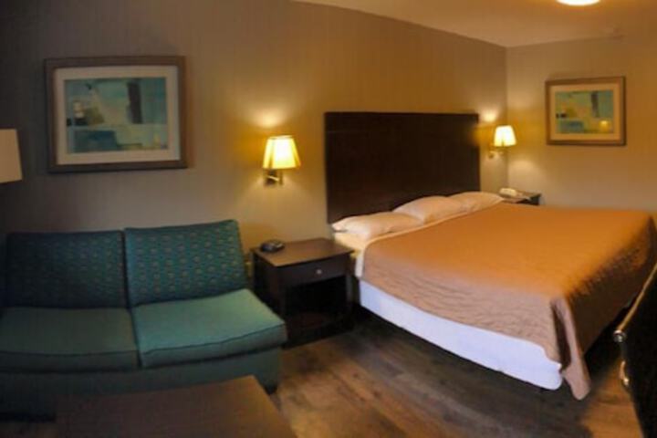 Room 8 of 40