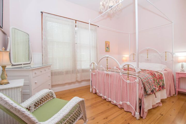 Room 73 of 162