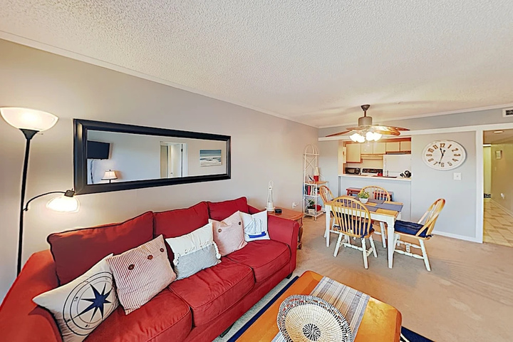 New Listing! Top-floor - Pool Walk To Beach 2 Bedroom Condo