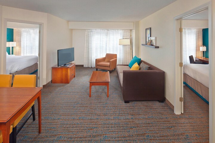 Room 11 of 27