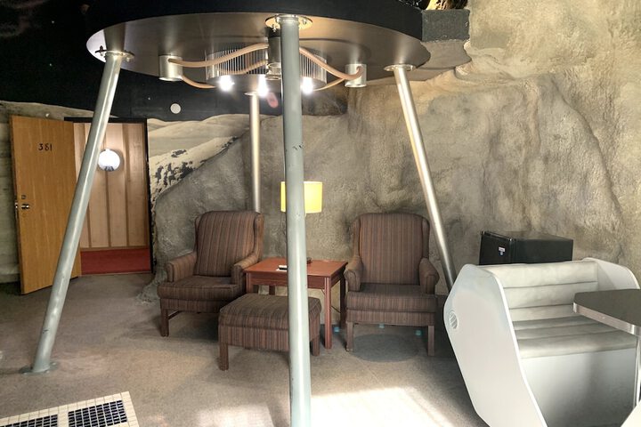 Room 202 of 334
